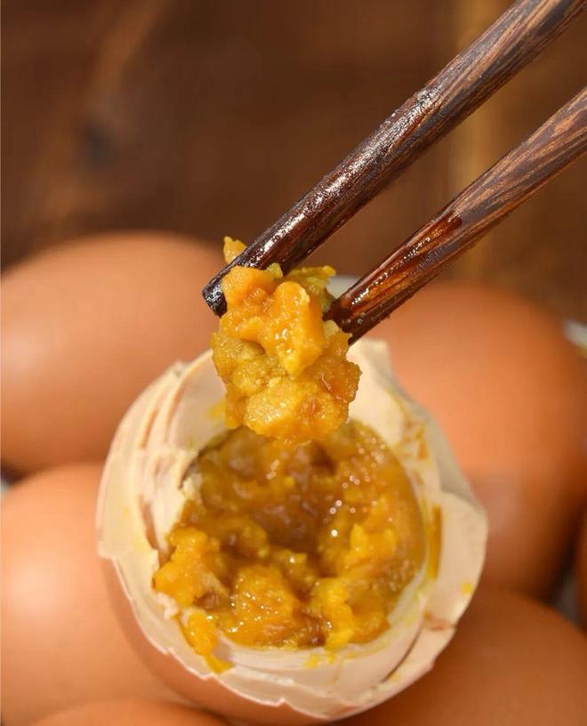 皇冠在线官网爆品回归！百年蓟州麻酱鸡蛋蛋黄流油起沙早餐拌面神